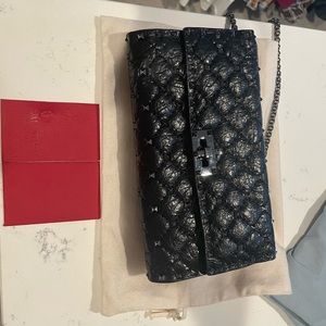 ROCKSTUD SPIKE NAPPA LEATHER CROSSBODY CLUTCH BAG